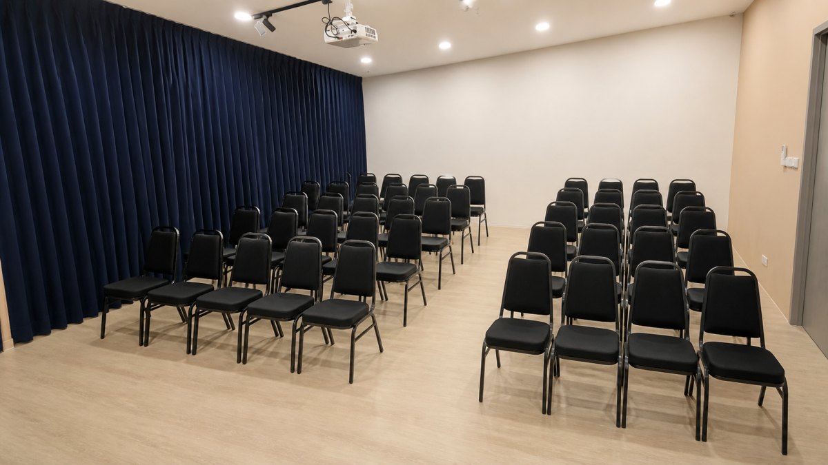 Visualisasi berlabel dari sudut hadapan susun atur teater 40 kerusi